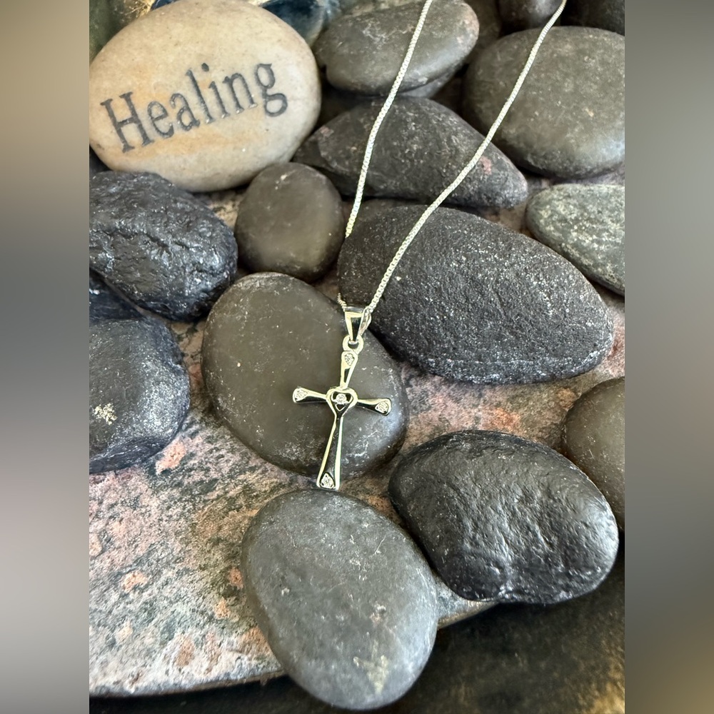 Beautiful 925 Sterling silver cubic zirconia cross pendant necklace.